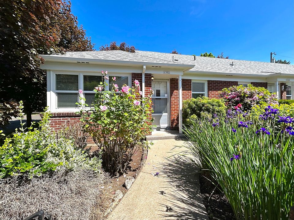 1st image of 1302-1318 SE 26th Ave #1302