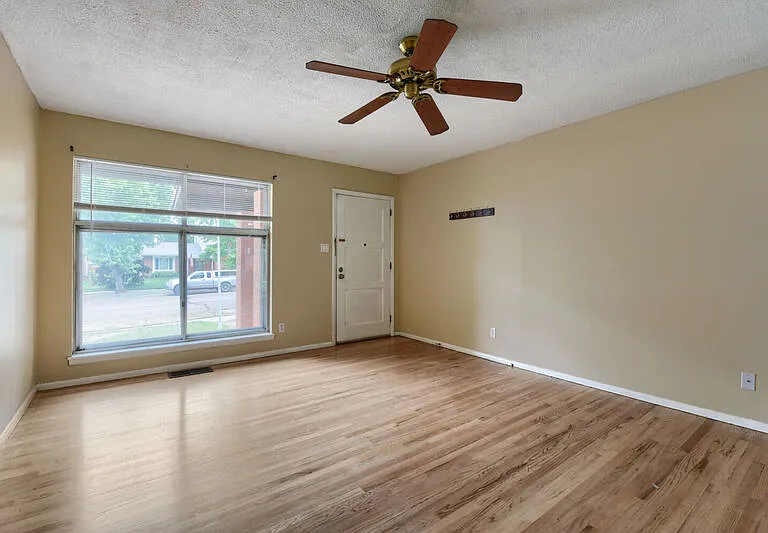 3006 Hudson St — Photo 5