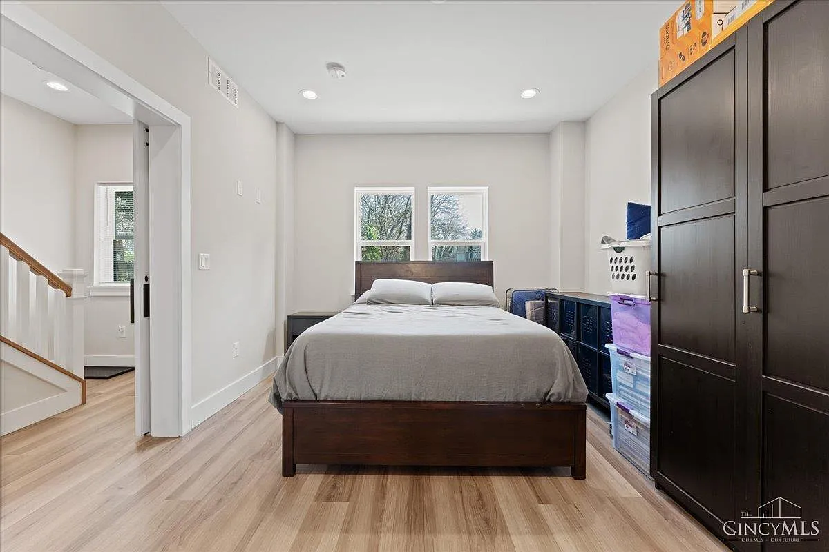 3 bed, 4.5 bath, 2311 sqft, $3,600 — Photo 2