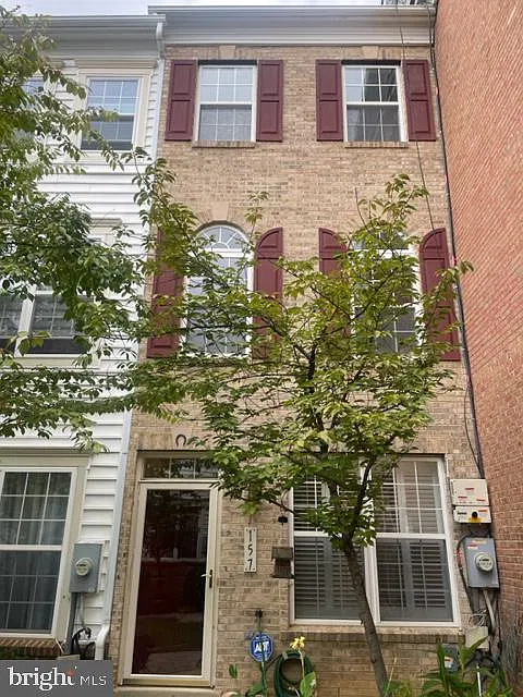 157 Danbury St SW
