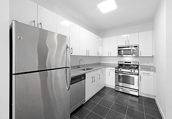 4th image of 184 Kent Ave APT C-704