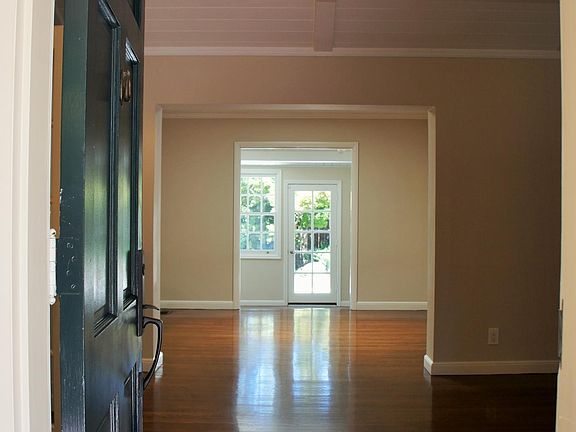 4th image of 440 Blake St