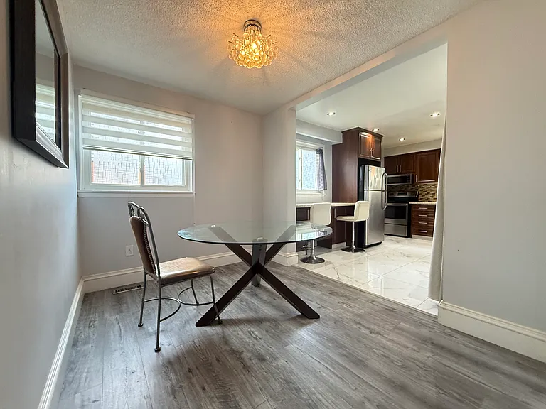 70 Jill Cres — Photo 3