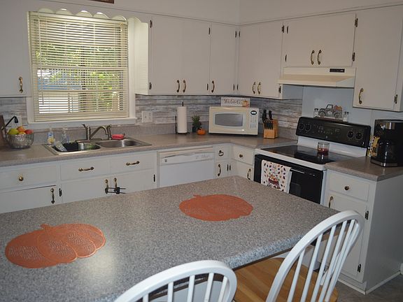 5th image of 204 Poplar Ave