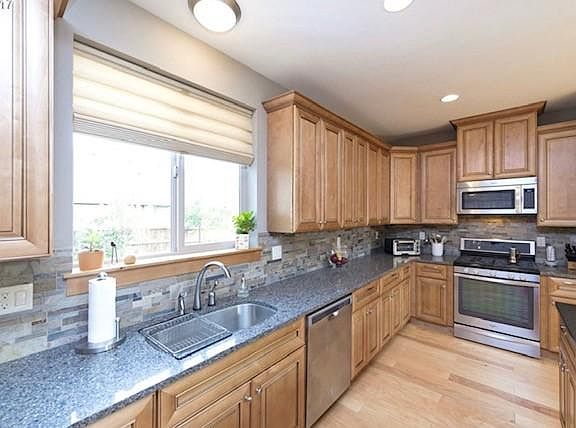 5th image of 2926 Talon Ave