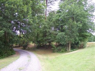 1154 Mini Acres Ln, Hickory, NC 28602