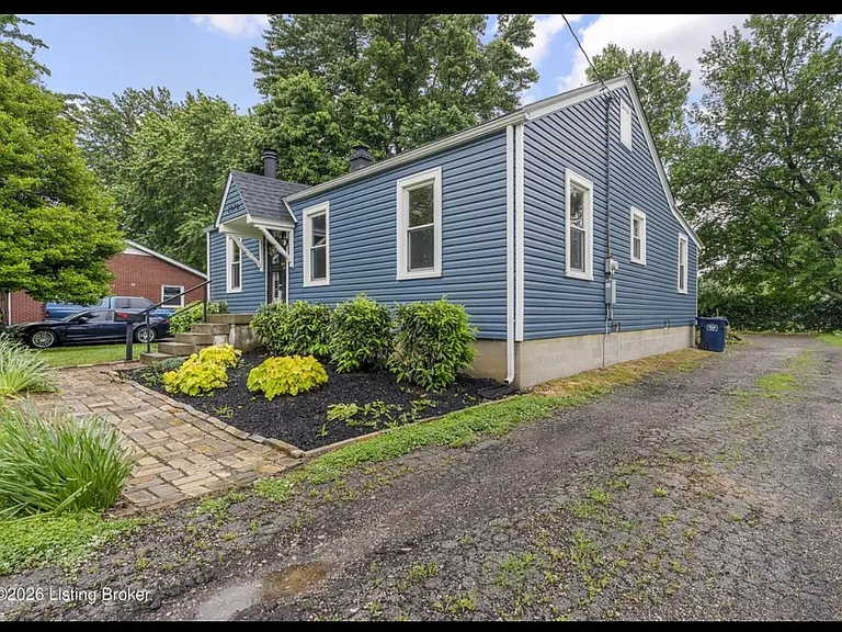 2576 Martin Ave — Photo 1