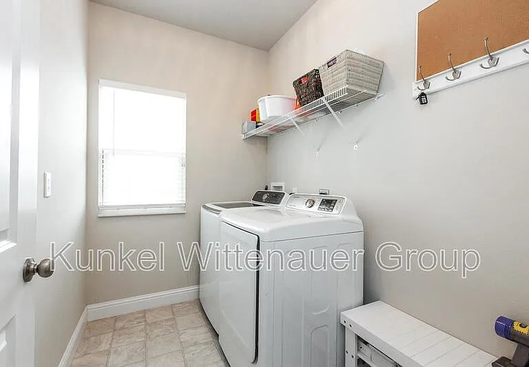 2724 Ambridge Dr — Photo 23