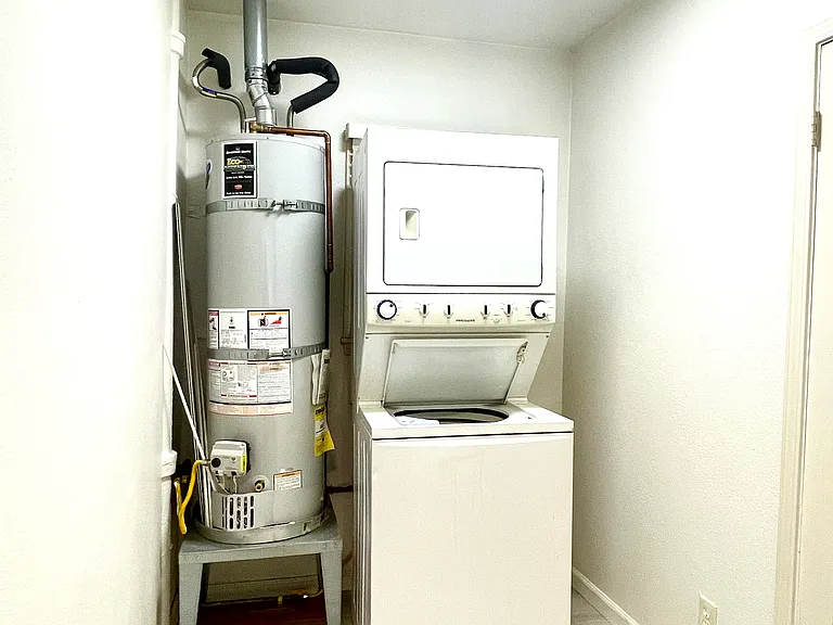 1120 N Vista St — Photo 10