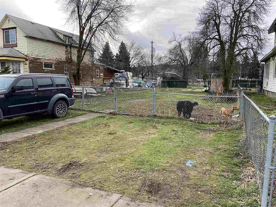 2nd image of 1818 E Pacific Ave