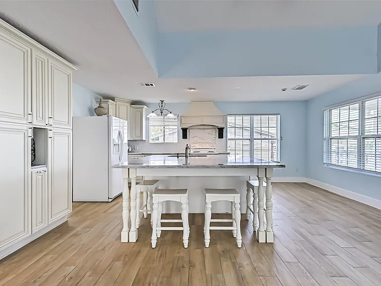 1578 Railroad Ave — Photo 8