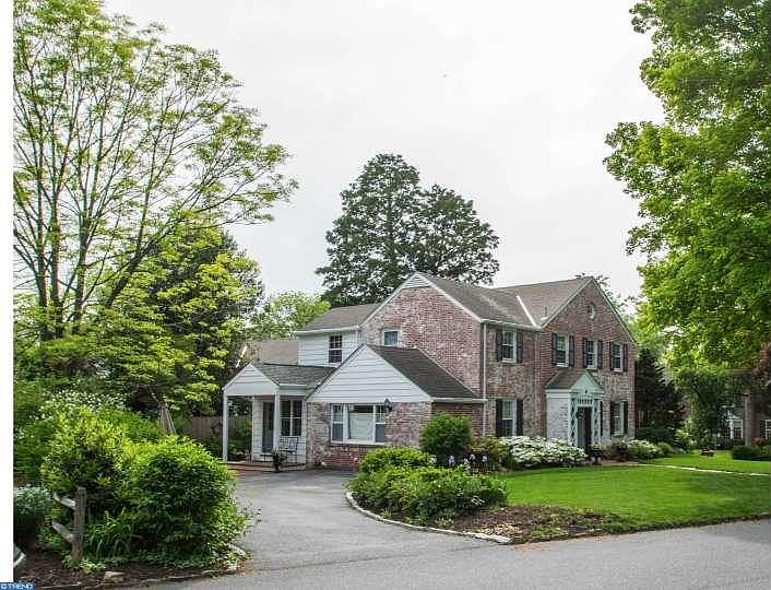 1st image of 6 Dickinson Ln