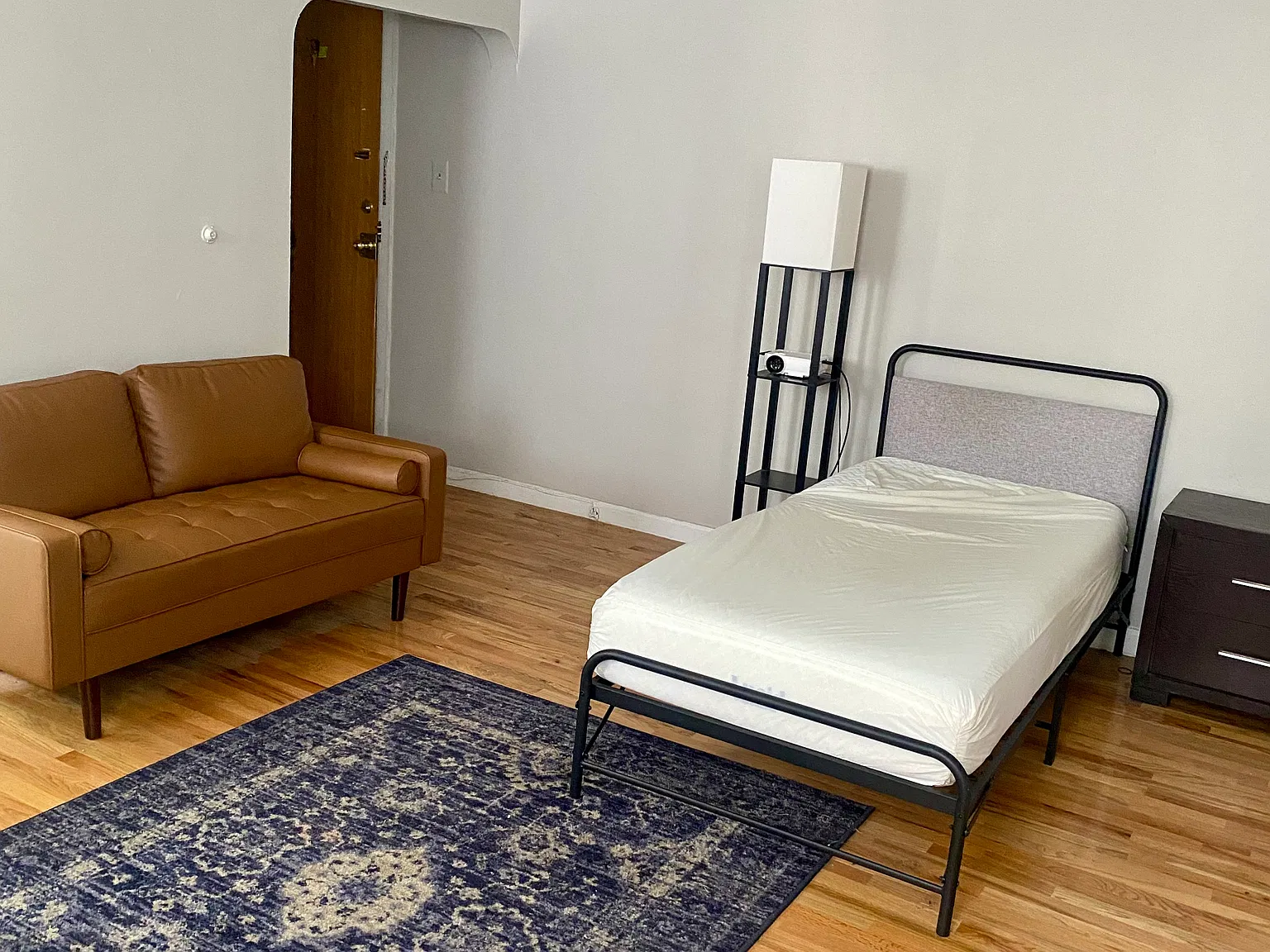 Studio, 350 sqft, $1,000 — Photo 1