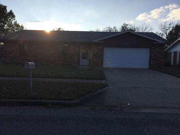 2nd image of 1840 Southridge Dr