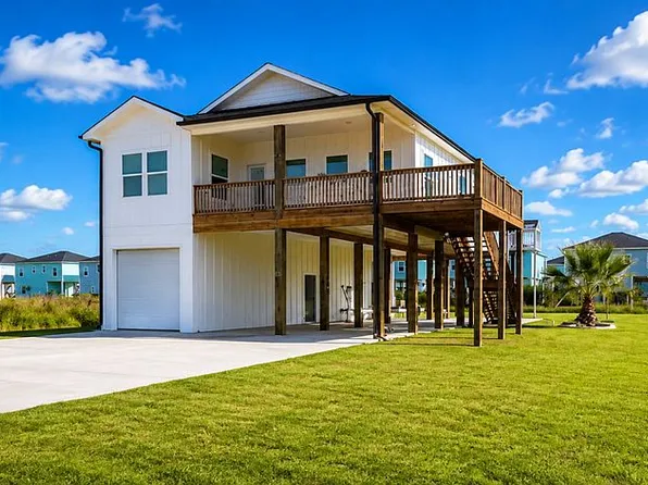 220 Windjammer St, Rockport, TX 78382