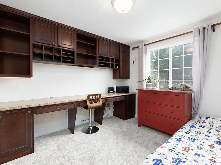 725 Peacock St — Photo 15
