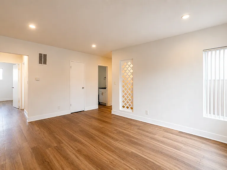 2233 S Ridgeley Dr #307 — Photo 5