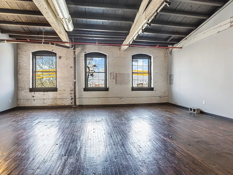 Berks Warehouse — Photo 25