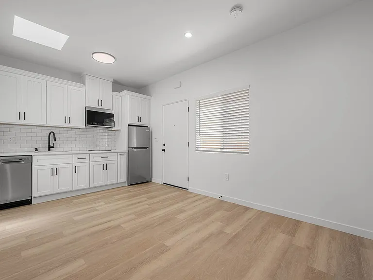 4189 Leimert Blvd — Photo 10