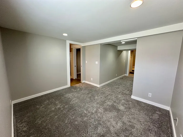 403 E 3rd St — Photo 24