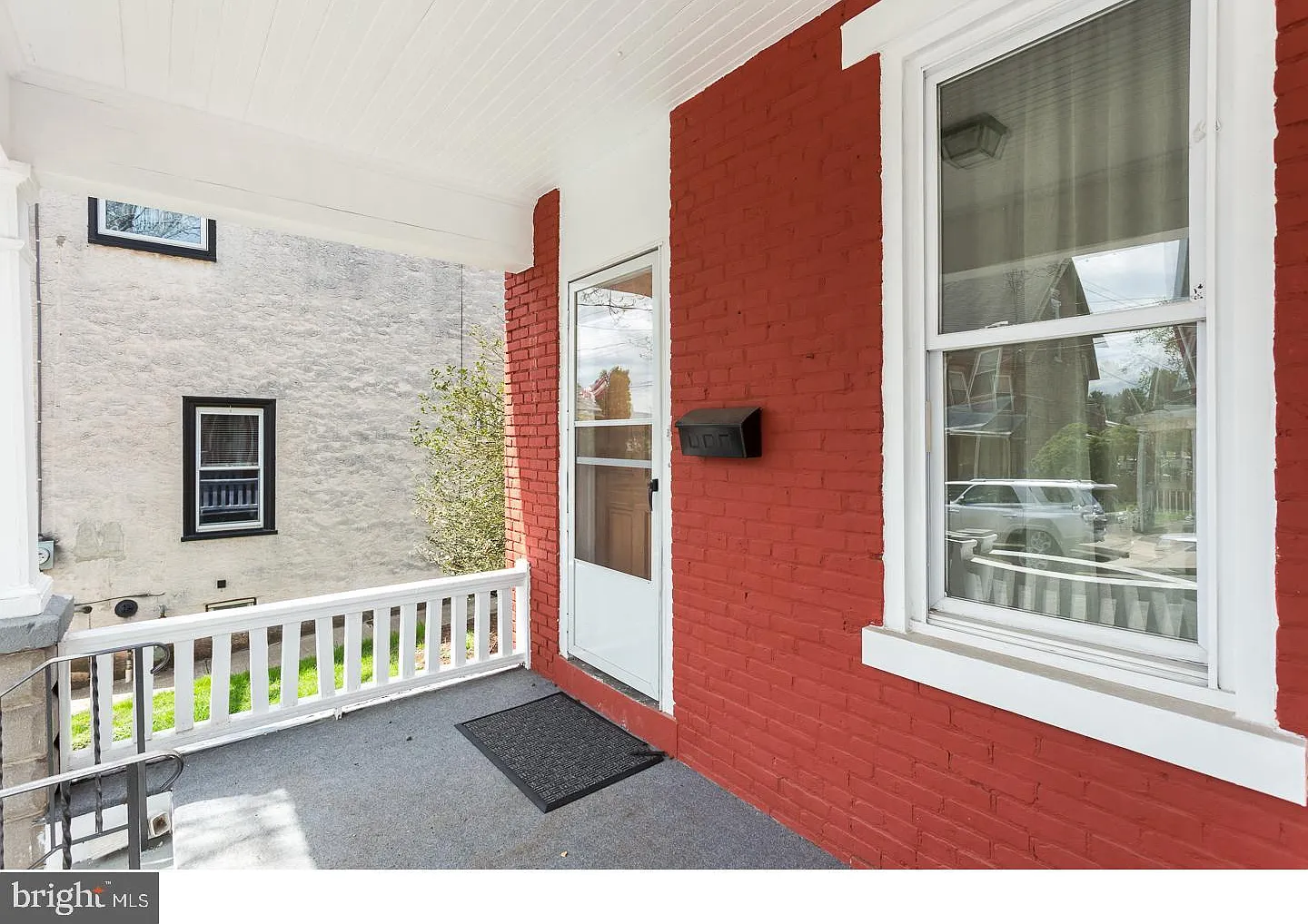 3 bed, 1.0 bath, 990 sqft, $1,600 — Photo 2