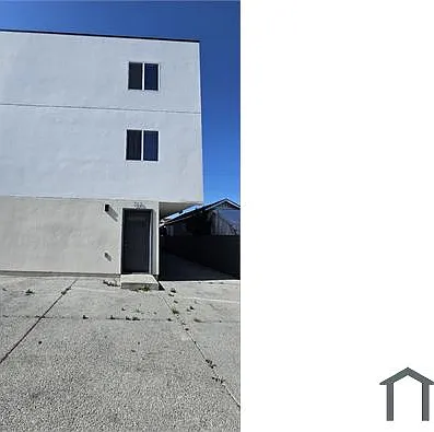 213 W 43rd St — Photo 15
