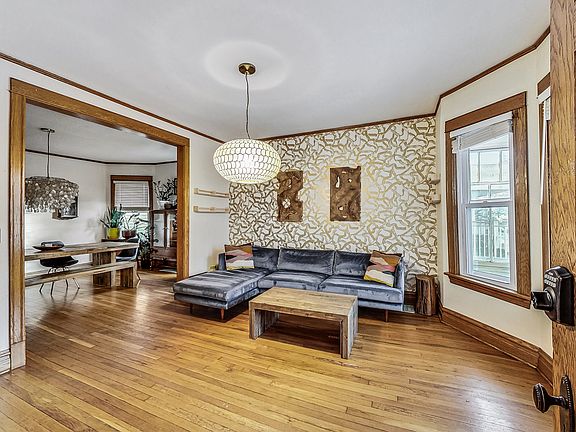 5th image of 3747 N Kostner Ave