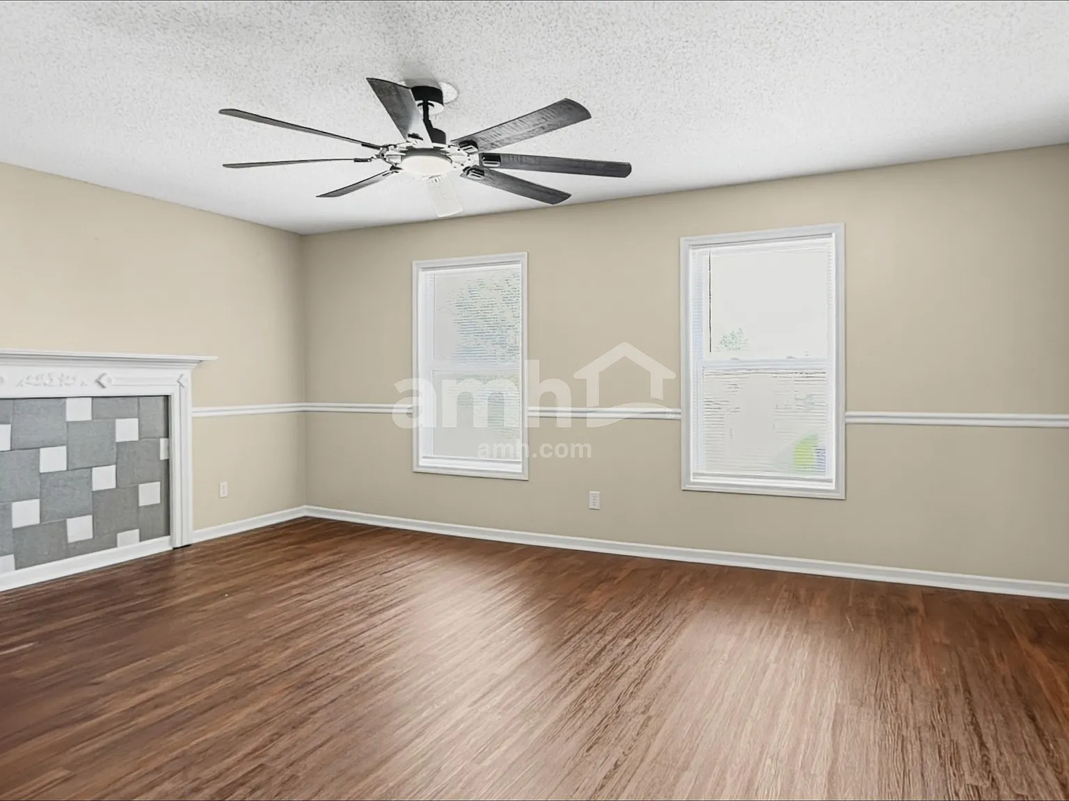 3 bed, 2.5 bath, 2328 sqft, $2,020 — Photo 2
