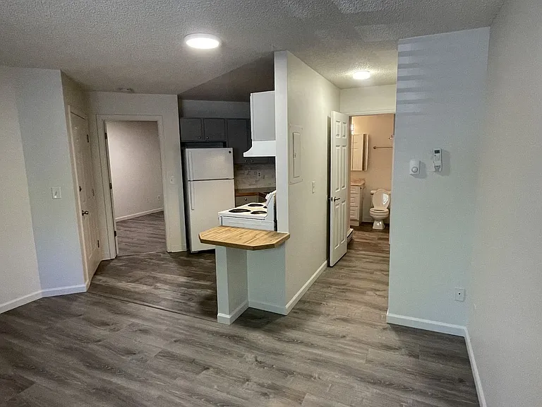 Campus Park Apartments - SAMI Apartments — Photo 18