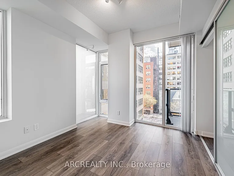 435 Richmond St W #404 — Photo 10