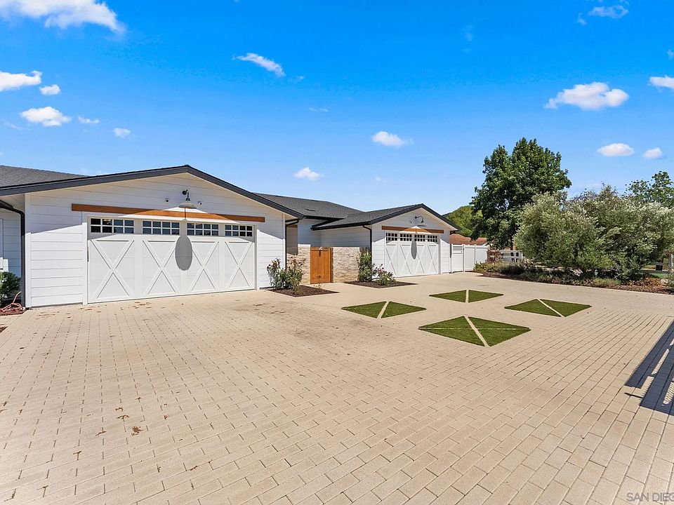 1st image of 105 Equestrian Ct