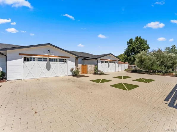105 Equestrian Ct, San Marcos, CA 92069