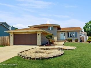 2220 Manico Dr, Crest Hill, IL 60403