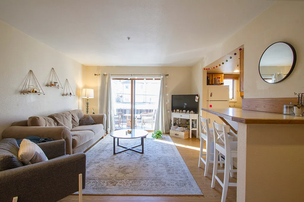 3 bed, 1.5 bath, 900 sqft, $5,500 — Photo 2