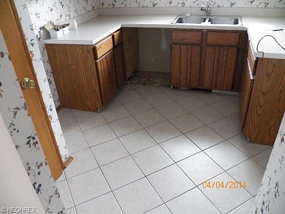 4th image of 494 Austin Dr