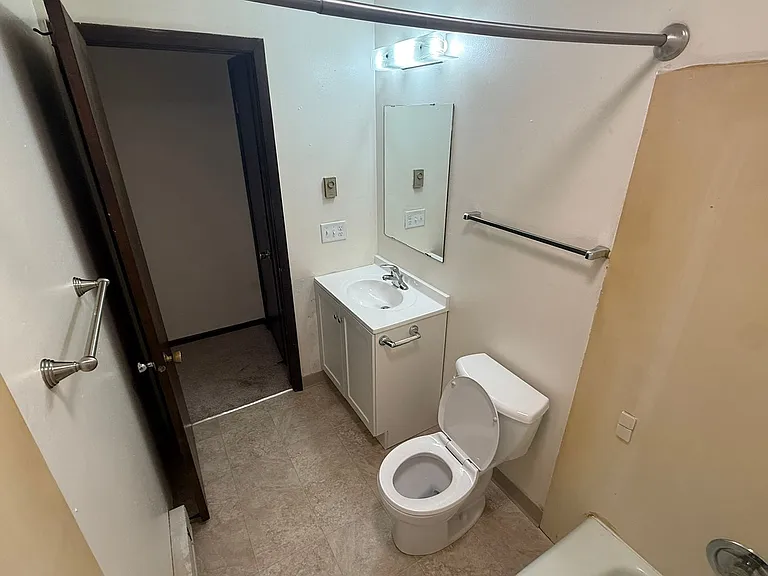 257-261 Broadway Dr — Photo 7