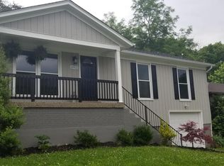 10921 Oak Harbor Dr, Louisville, KY 40299