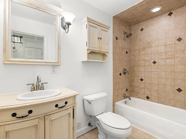 627 Madison St #A — Photo 12