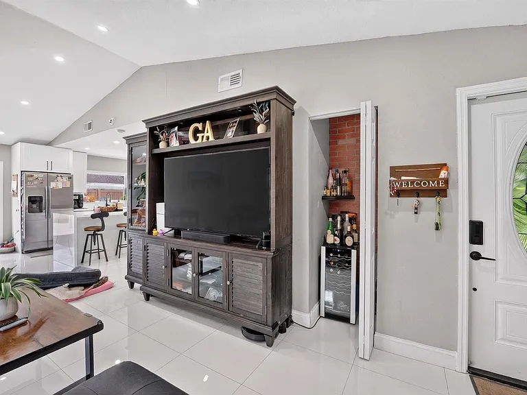 8131 NW 44th Ct — Photo 8