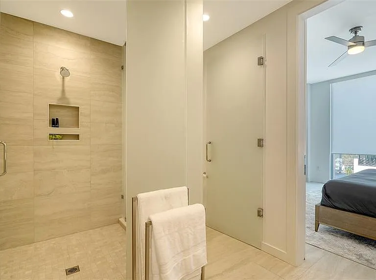 301 Quay Commons Dr #704 — Photo 28