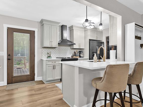 3rd image of 71 Oakhalla Rd