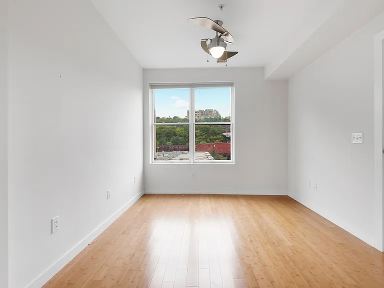 1325 Adams St #402 — Photo 12