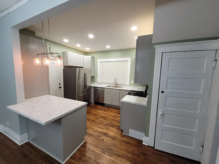 4212 Seneca St — Photo 4