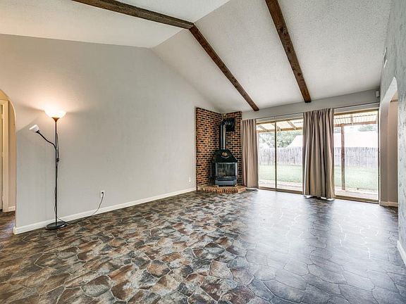 5th image of 1703 Summit Dr