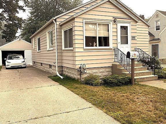 3rd image of 2325 Harrison Ave