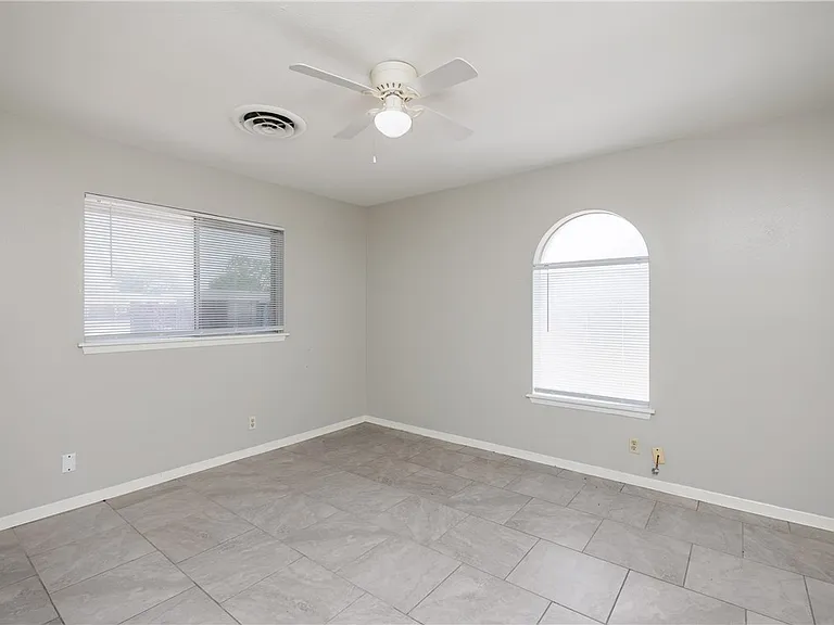 207 Blanco Dr — Photo 25