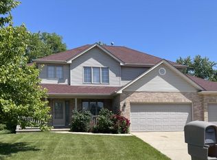 305 April Ln, North Aurora, IL 60542