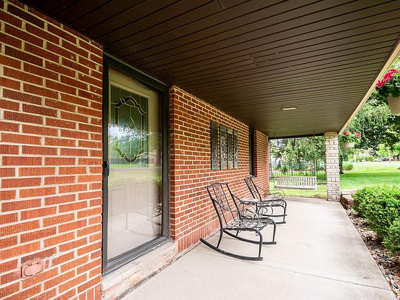 4th image of 801 Oakwood Rd