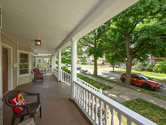 3rd image of 1323 Beach Ave #2