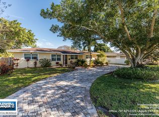 9543 Treasure Ln NE, Saint Petersburg, FL 33702